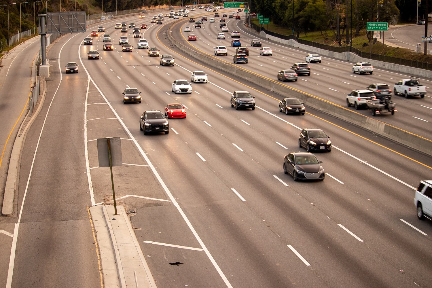 Atlanta, GA - Major Car Crash Causes Injuries on I-75 at Howell Mill Rd 5 Atlanta, GA - Major Car Crash Causes Injuries on I-75 at Howell Mill Rd